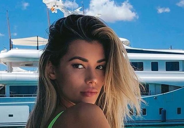 Bikini Girls (20 pics)