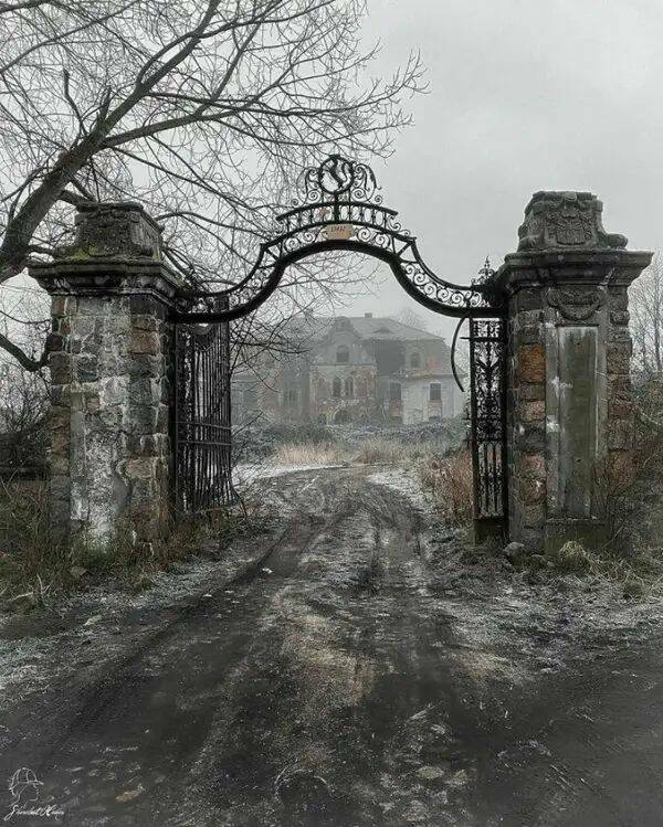 Creepy Photos (22 pics)