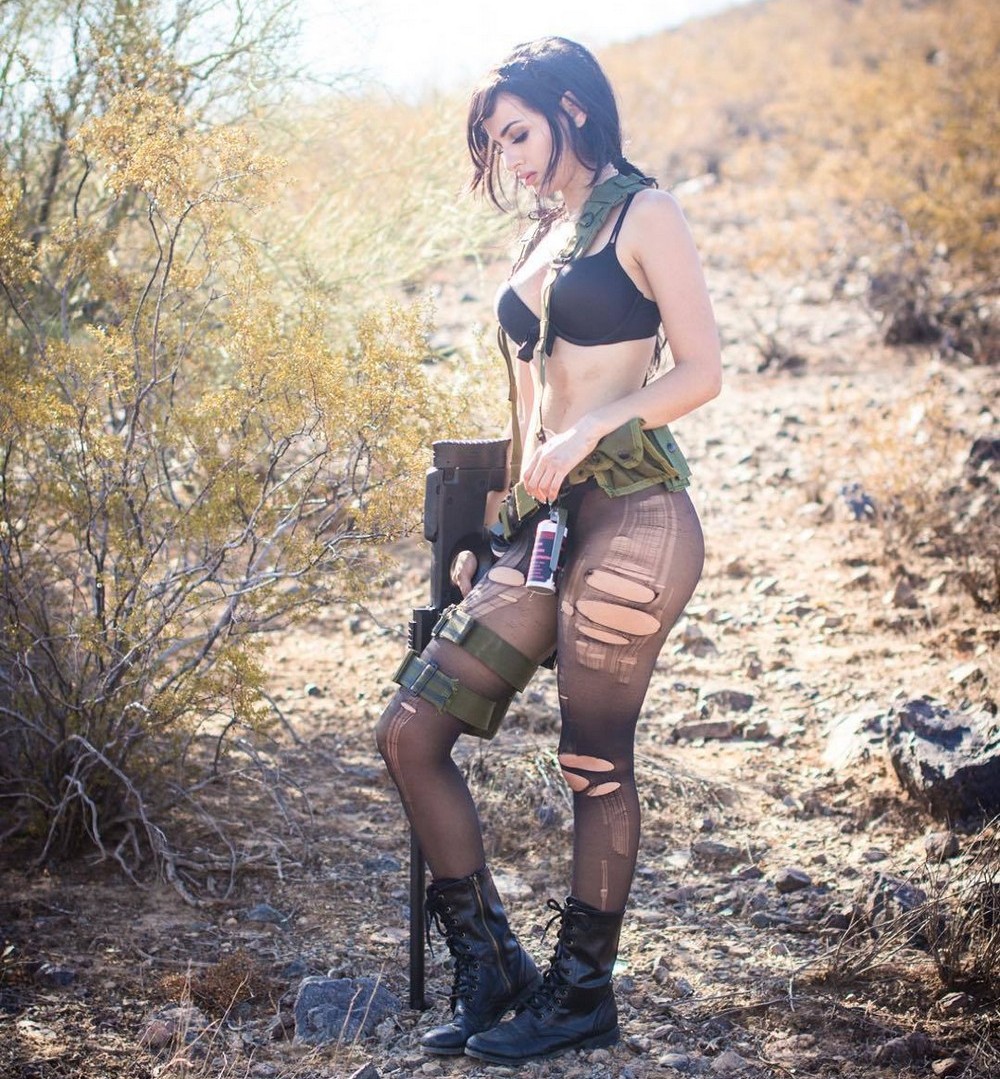 Girls With Guns (20 pics)