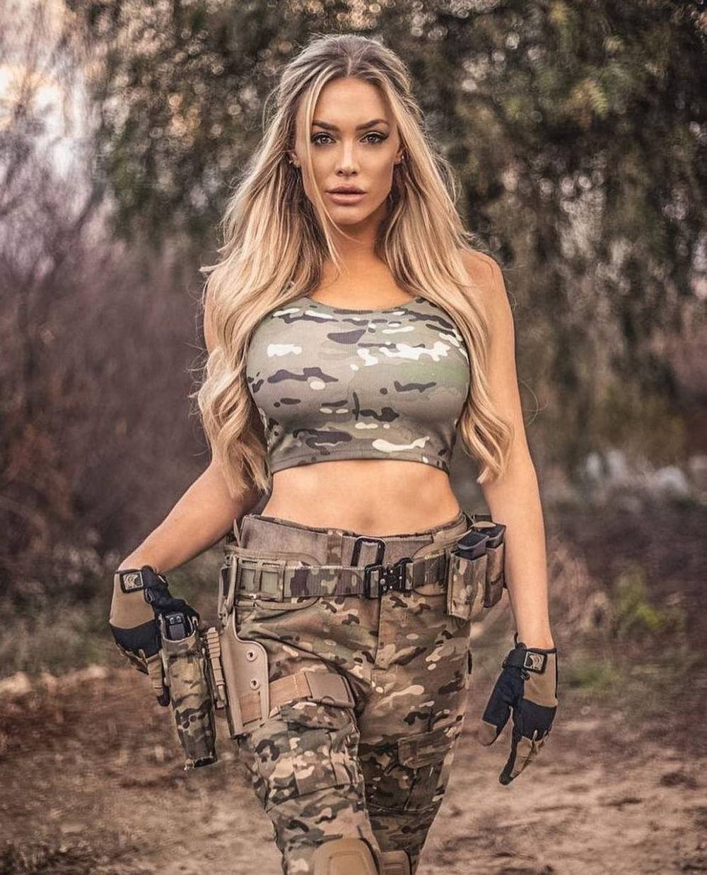 Girls With Guns (20 pics)