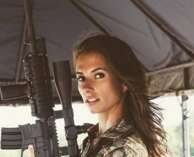 Girls With Guns (20 pics)