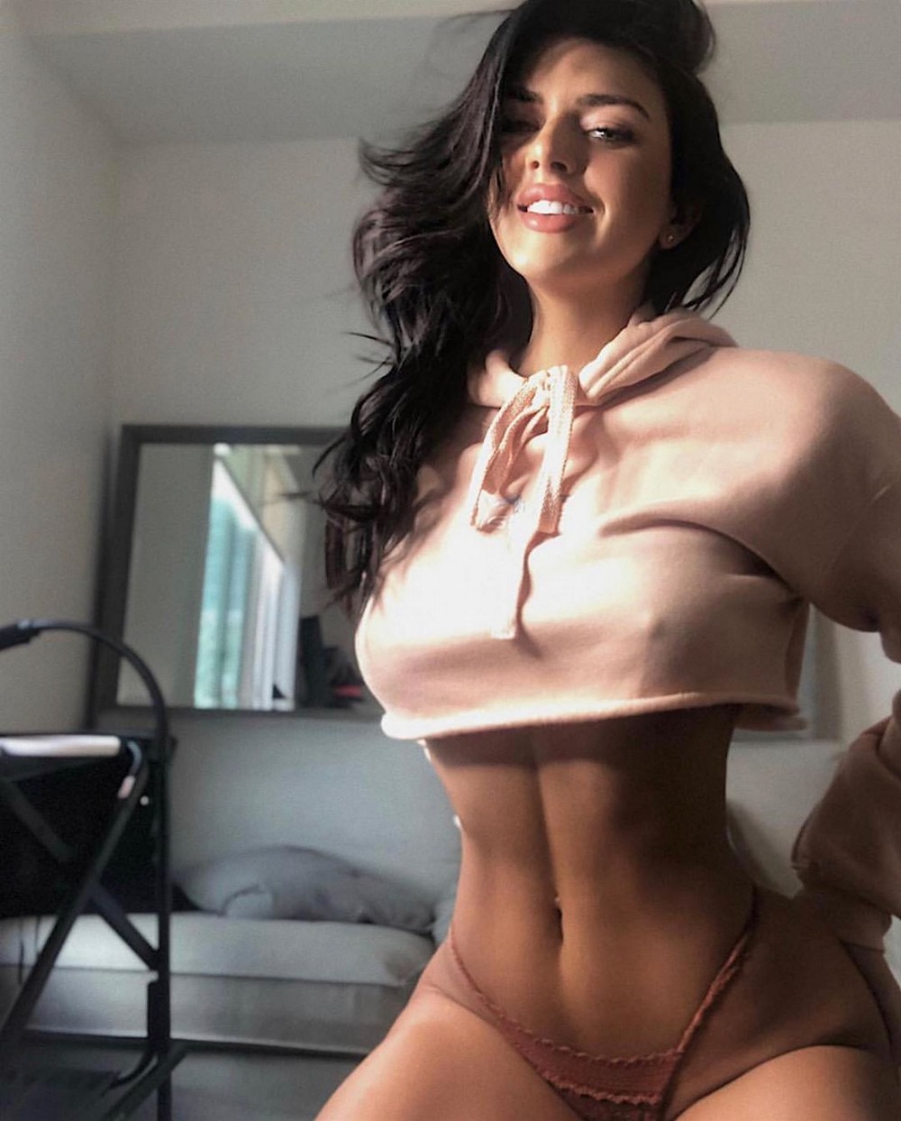 Braless Girls (20 pics)
