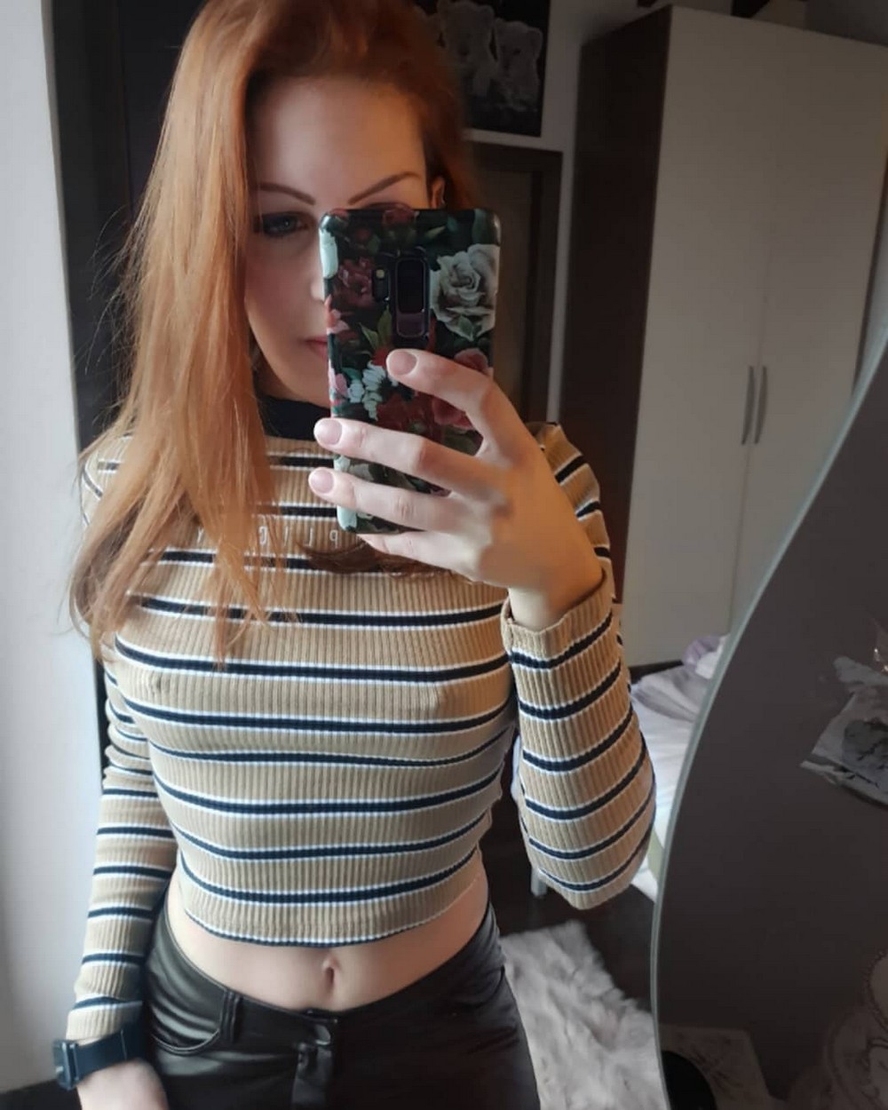 Braless Girls (20 pics)