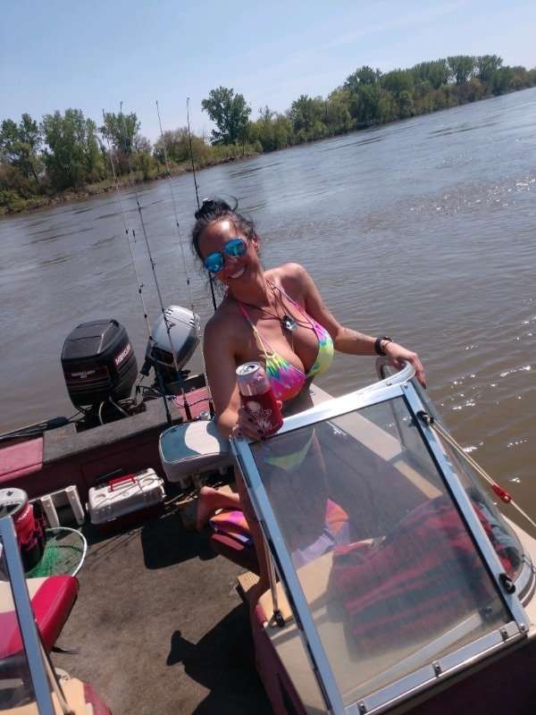 Girls Fishing (20 pics)
