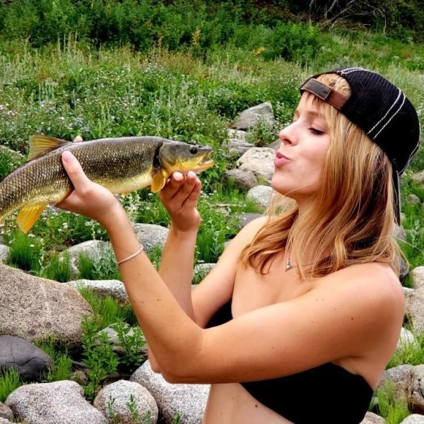 Girls Fishing (20 pics)