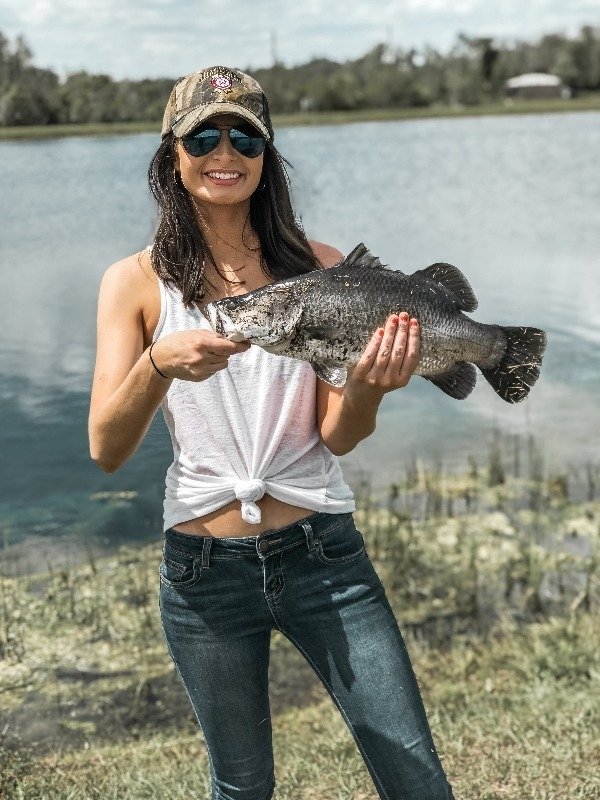 Girls Fishing (20 pics)