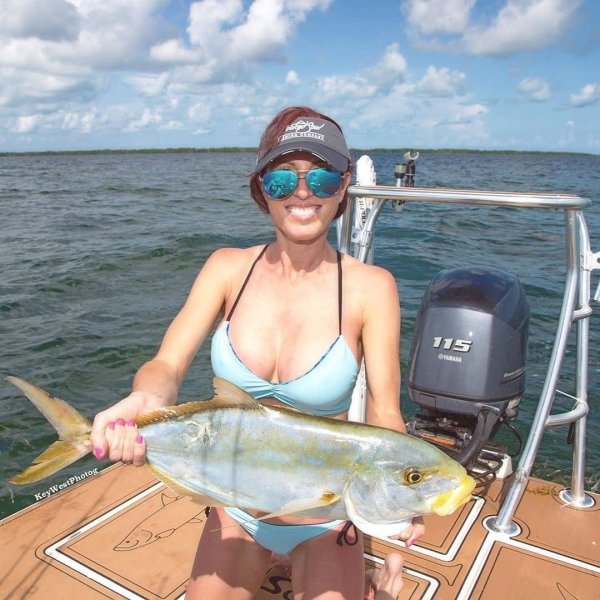 Girls Fishing (20 pics)