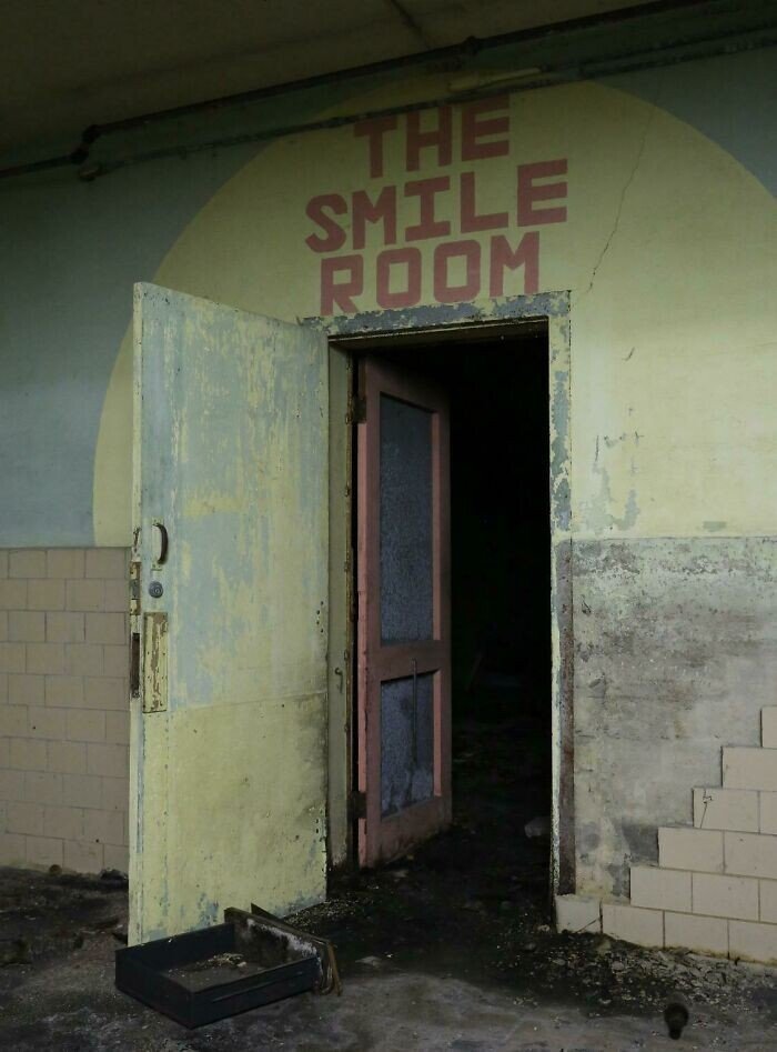 Liminal Spaces (20 pics)