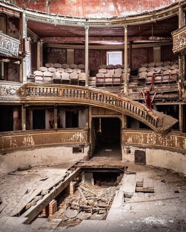 Beautiful Abandoned Places (20 pics)