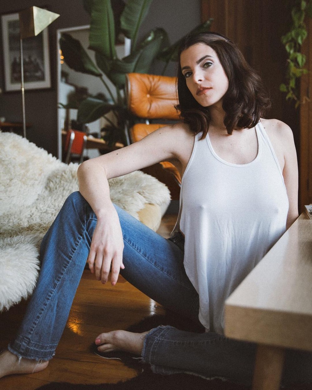Girls In White Shirts (20 pics)