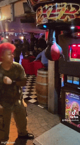 Acid GIFs, May 20 (25 gifs) Acid GIFs, May 20 (25 gifs)