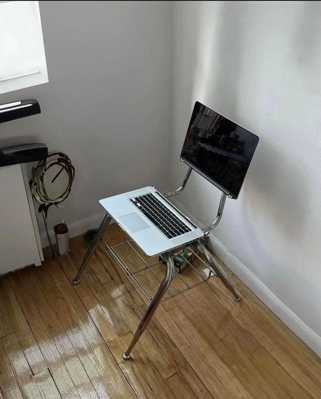 What Is Going On Here? (24 pics)