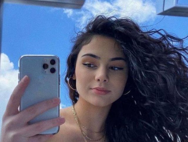 Selfie Girls (47 pics)