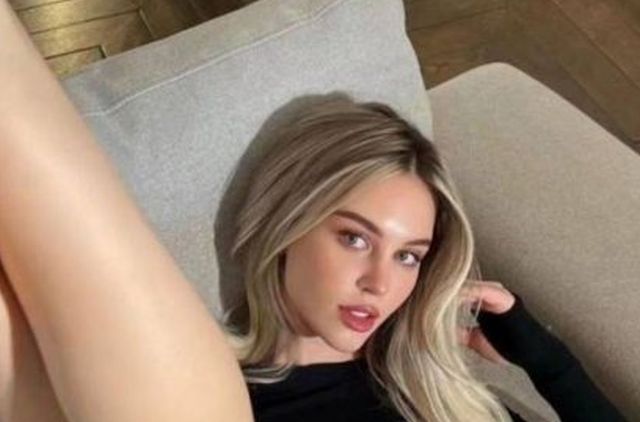 Girls With Beautiful Legs (40 pics)