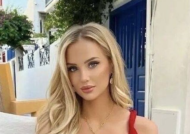 Hot Girls (45 pics)