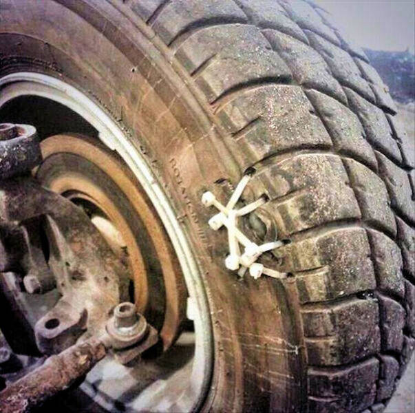 What Is Going On Here? (17 pics)