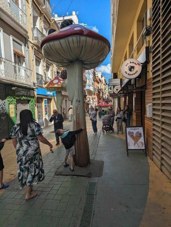 Giant Things (16 pics)
