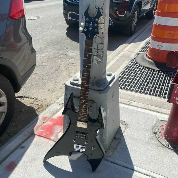 Cool Roadside Finds (25 pics)