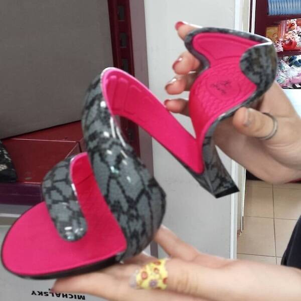 Weird Finds In Thrift Shops (22 pics)