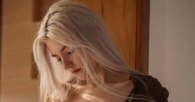 Braless Girls (44 pics)
