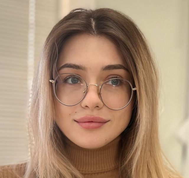 Girls In Glasses (20 pics)