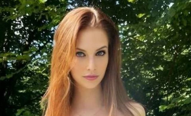 Braless Girls (43 pics)