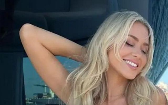 Bikini Girls (20 pics)