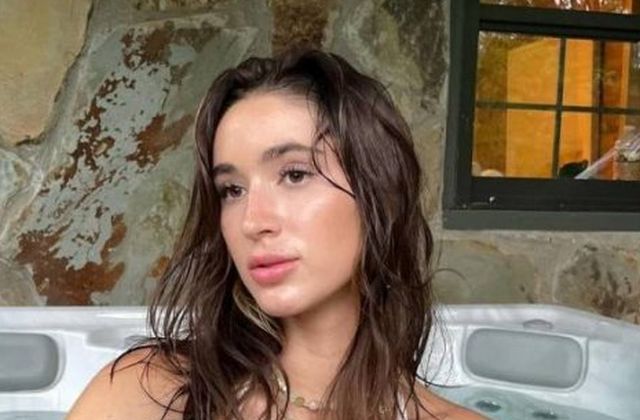 Wet Girls (28 pics)