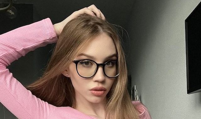 Girls In Glasses (32 pics)