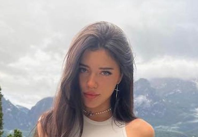 Braless Girls (24 pics)