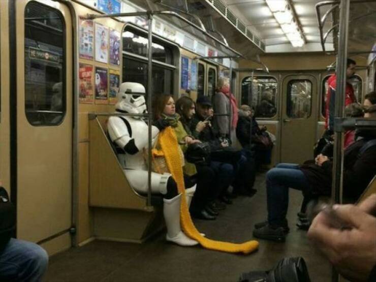 Unexpected Meetings In The Subway (16 pics)