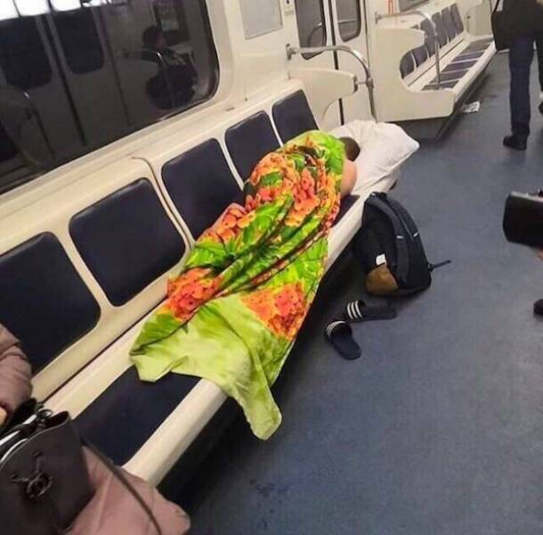Unexpected Meetings In The Subway (16 pics)
