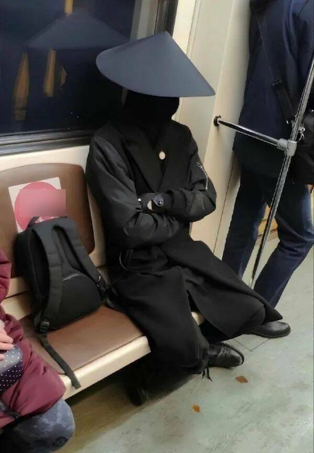 Unexpected Meetings In The Subway (16 pics)