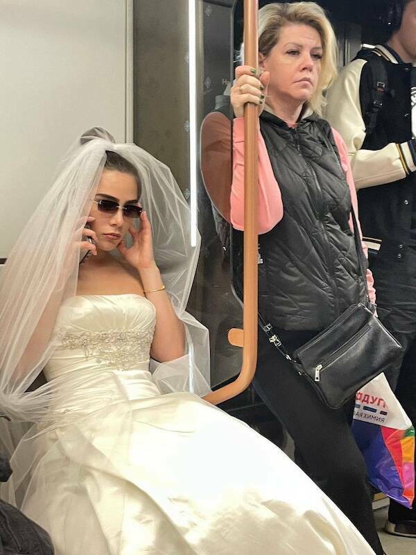 Unexpected Meetings In The Subway (16 pics)