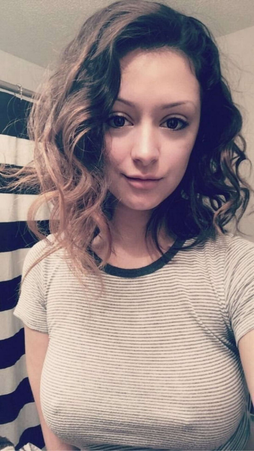 Braless Girls (20 pics)
