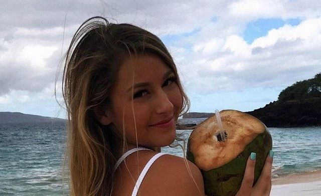 Bikini Girls (20 pics)