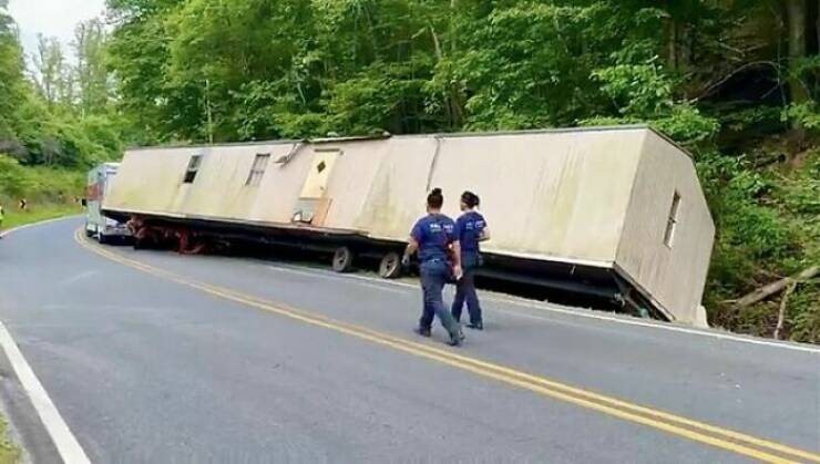 What Is Going On Here? (22 pics)