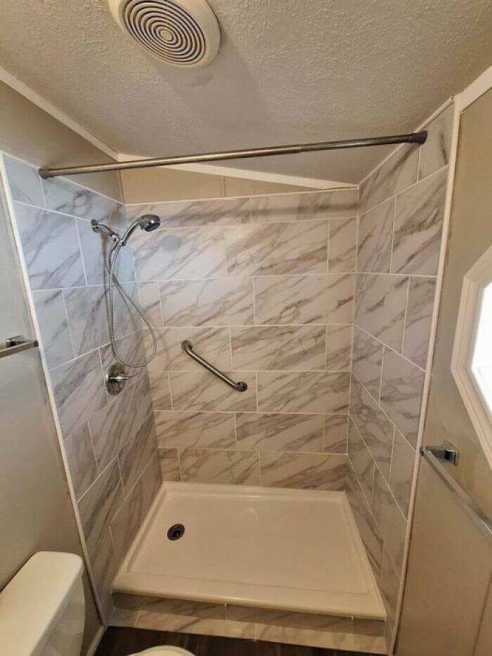 What Is Going On Here? (22 pics)