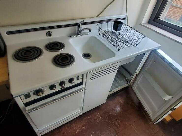 What Is Going On Here? (22 pics)