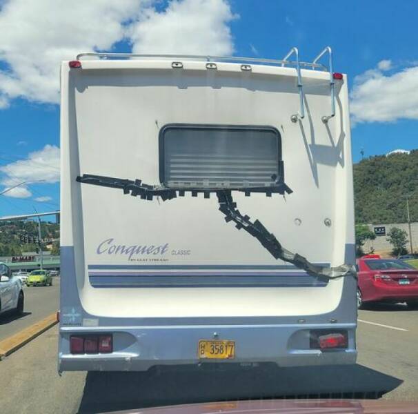 What Is Going On Here? (22 pics)