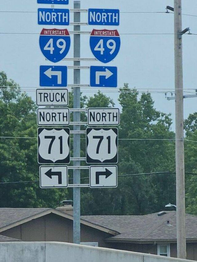 What Is Going On Here? (22 pics)