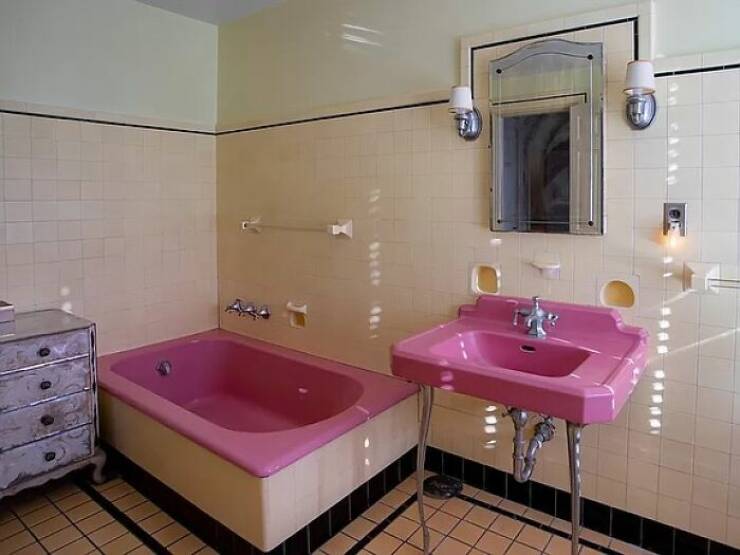 Vintage Bathrooms (18 pics)