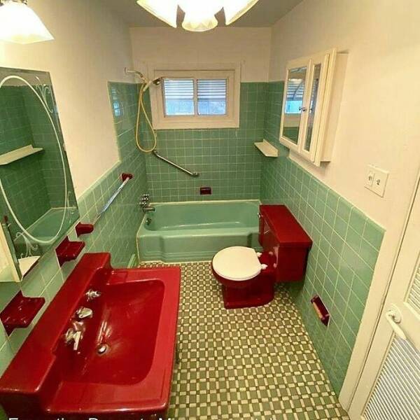 Vintage Bathrooms (18 pics)