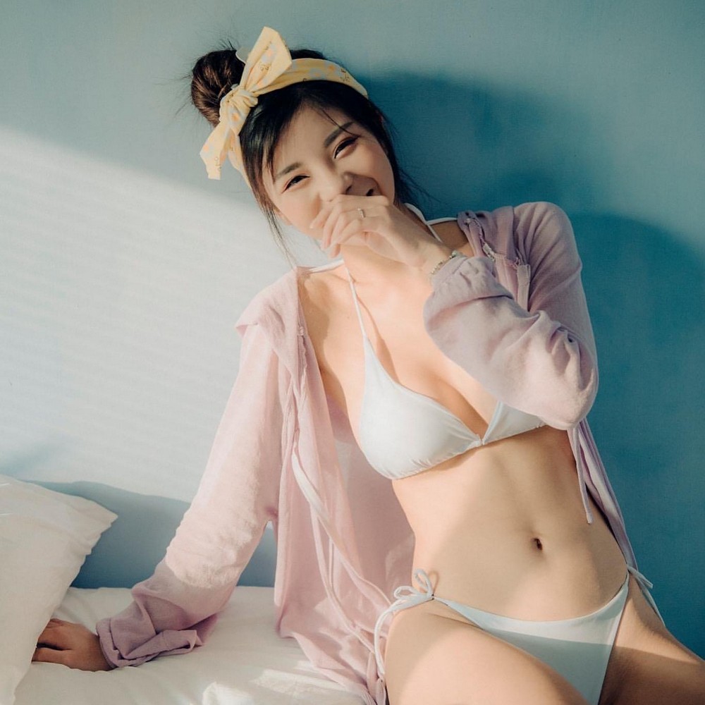 Asian Girls (20 pics)