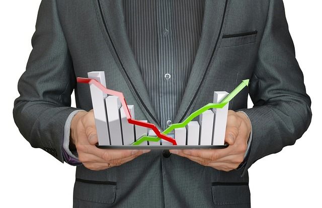 Differences Between Fundamental and Technical Analysis Explained