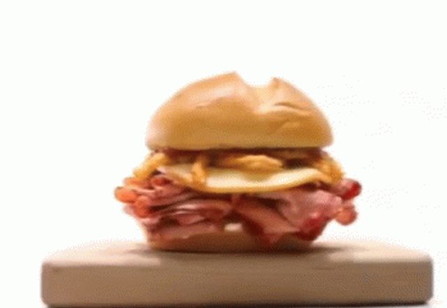 Fast Food Workers Reveal Which Products You Shouldn't Buy (15 gifs)