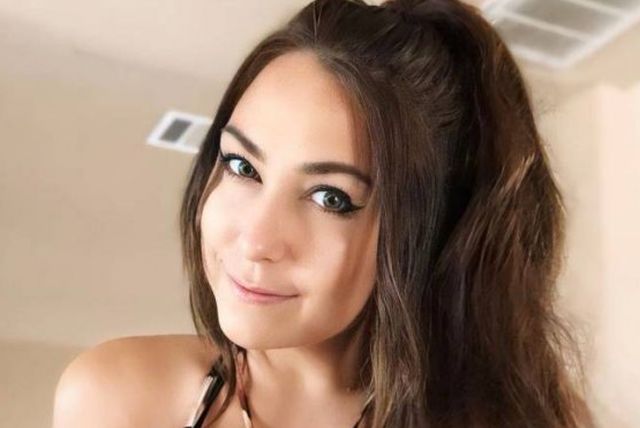 Busty Girls (46 pics)