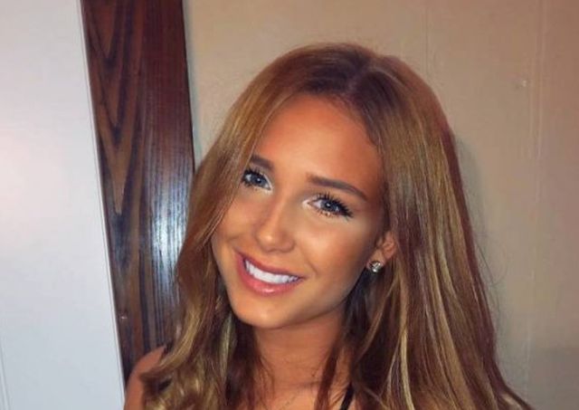 Girls In Dresses (45 pics)