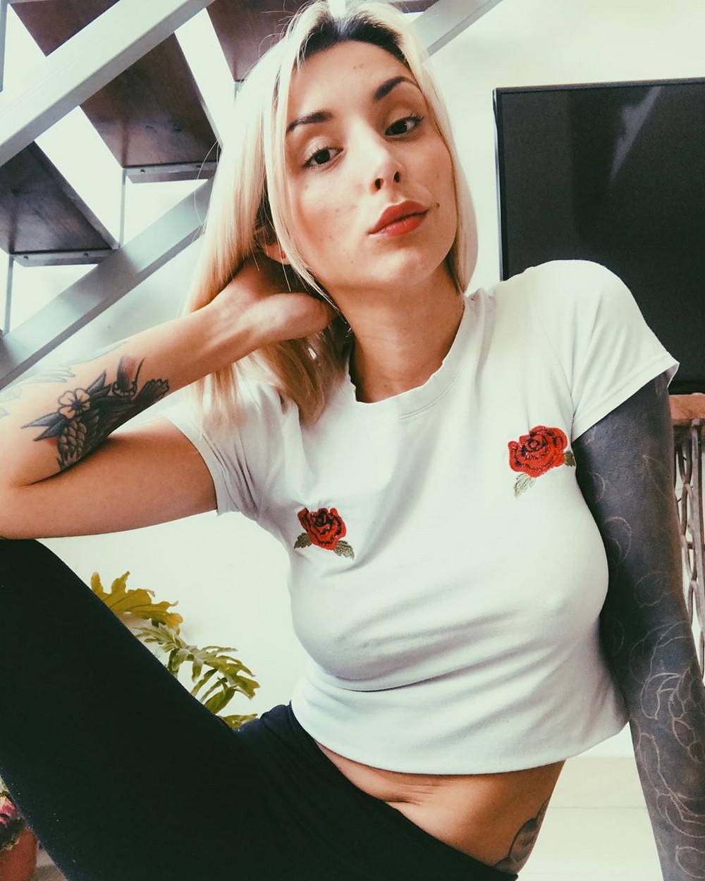 Braless Girls (21 pics)