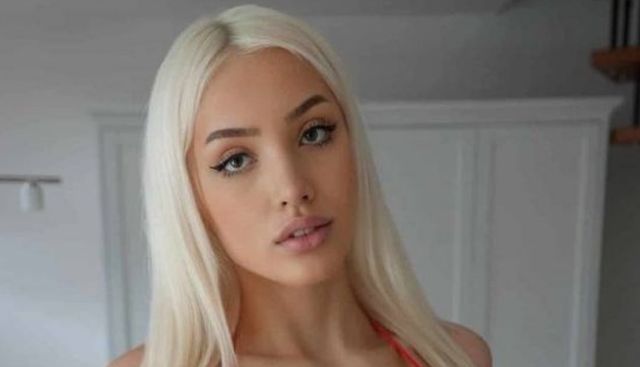 Bikini Girls (24 pics)